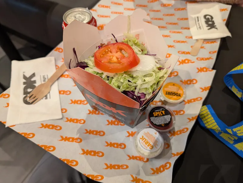 Falafel-Box mit Pommes und Dip